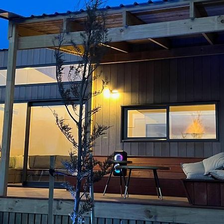 Alpine Chalet - Views, Fire-Pit, Central, Cosy Wanaka Extérieur photo