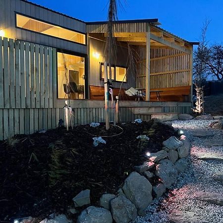 Alpine Chalet - Views, Fire-Pit, Central, Cosy Wanaka Extérieur photo
