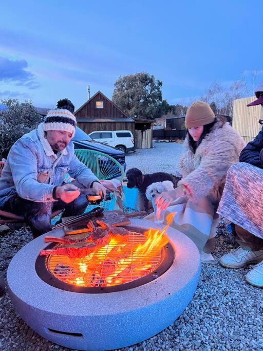 Alpine Chalet - Views, Fire-Pit, Central, Cosy Wanaka Extérieur photo